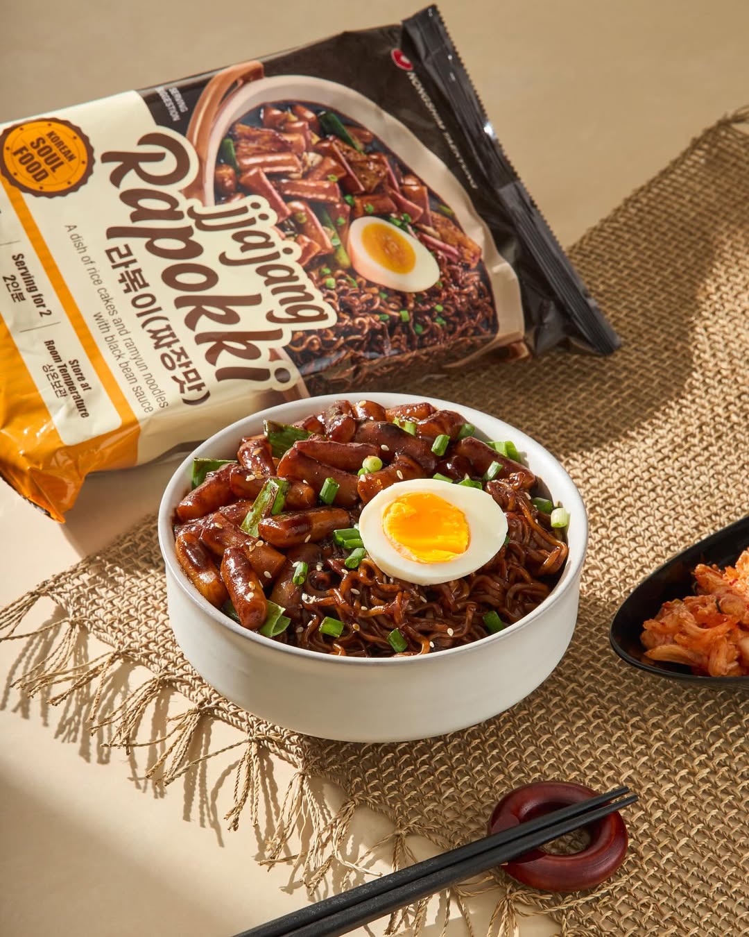 Topokki su Ramyun ir Jjajang padažais NONGSHIM, 414 g (2 porcijos)