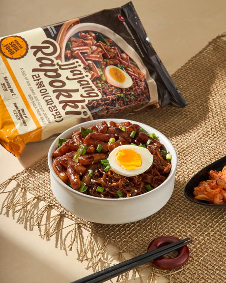 Topokki su Ramyun ir Jjajang padažais NONGSHIM, 414 g (2 porcijos)