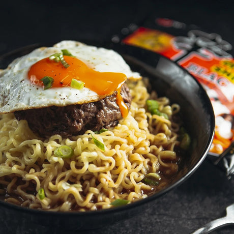 Greitai paruošiami makaronai Shin Ramyun Black su jautienos kaulų sultiniu NONGSHIM, 130 g